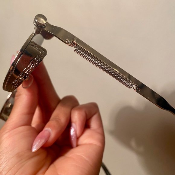 Round Silver Vintage Sunglasses - Picture 5 of 7